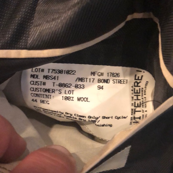 Burberry 3 button suit - Picture 4 of 8